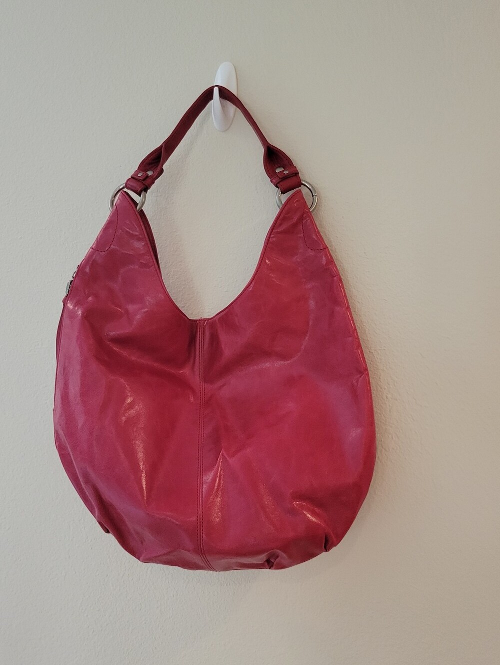 Hobo Women's Red Leather Shoulder Bag With 1 Strap, and Magnetic Close.